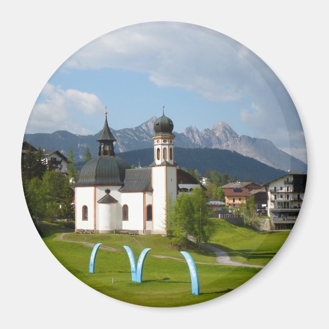 Kirche in Seefeld, Österreich, Rundmagnet Magnet (Vorne)