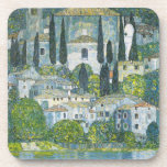 Kirche (Kirche) in Cassone von Gustav Klimt Getränkeuntersetzer<br><div class="desc">Kirche in Cassone - Landschaft mit Zypressen (alias Kirche in Cassone - Landschaft mit Zypressen) (1913) von Gustav Klimt ist eine Vintage Viktorianische Kunstmalerei der Ära mit einer Kirche in Cassone mit umliegenden Gebäude und Zypressen am Rande des Gardasees. Über den Künstler: Gustav Klimt (1862-1918) war ein österreichischer Symbolik-Maler und...</div>