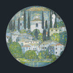 Kirche (Kirche) in Cassone von Gustav Klimt Magnet<br><div class="desc">Kirche in Cassone - Landschaft mit Zypressen (alias Kirche in Cassone - Landschaft mit Zypressen) (1913) von Gustav Klimt ist eine Vintage Viktorianische Kunstmalerei der Ära mit einer Kirche in Cassone mit umliegenden Gebäude und Zypressen am Rande des Gardasees. Über den Künstler: Gustav Klimt (1862-1918) war ein österreichischer Symbolik-Maler und...</div>