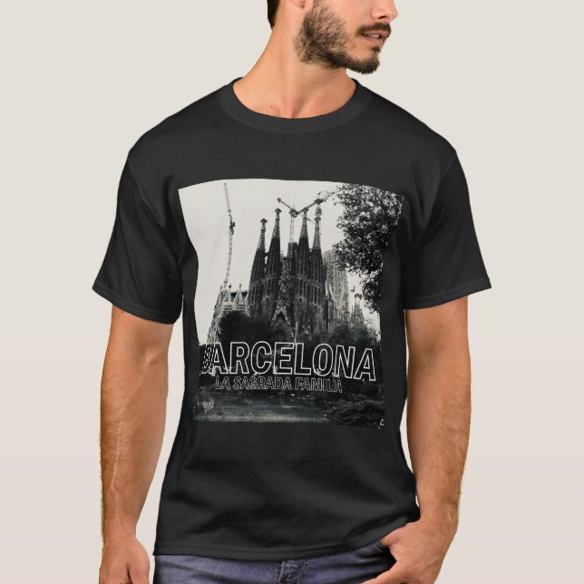 Kirche La sagrada familia in Barcelona T-Shirt (Vorderseite)