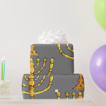 Kirche Menorah Geschenkpapier<br><div class="desc">Eine Kirche menorah in Gold mit vielen Kerzen. Dieses Design sieht wirklich effektiv aus bei diesem Wrapping Paper</div>