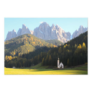 Kirche mit Dolomitgebirgshintergrund-Foto Fotodruck
