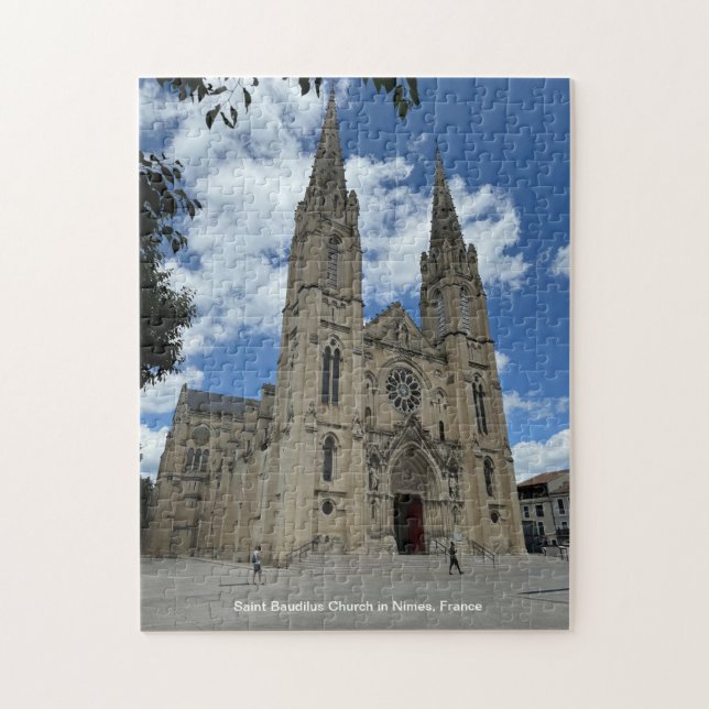 Kirche Saint Baudilus in Nimes, Frankreich, (Vertikal)