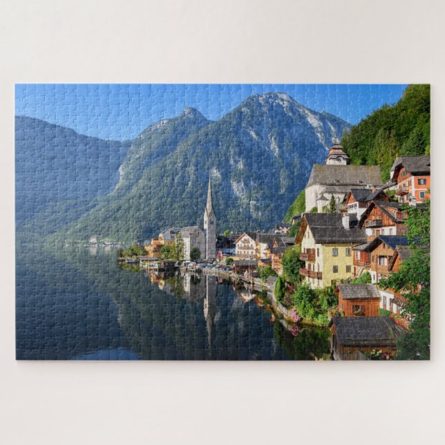 Kirche und Dorf Hallstatt, Österreich mit Alpen (Horizontal)