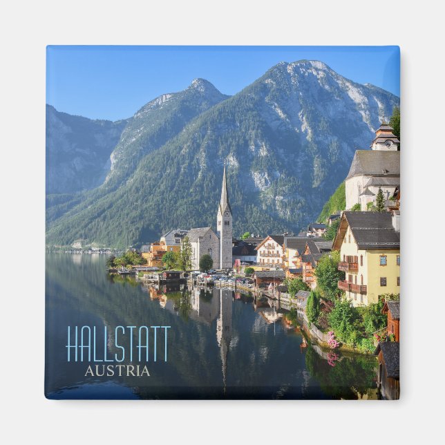 Kirche und Dorf Hallstatt, Österreich mit Alpen Magnet (Vorne)