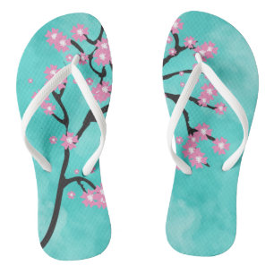 Kirschblüte auf aquamarinen Flip Flops