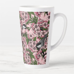 Kirschblüte und Kichererbsen auf rosa Milchtasse