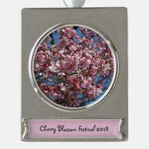Kirschblüten und Blauer Himmelsblüte Banner-Ornament Silber