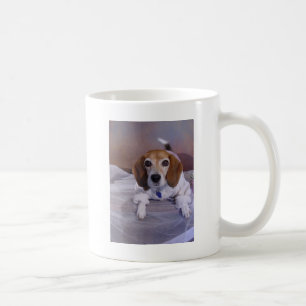 Kirsche entspringt kaffeetasse