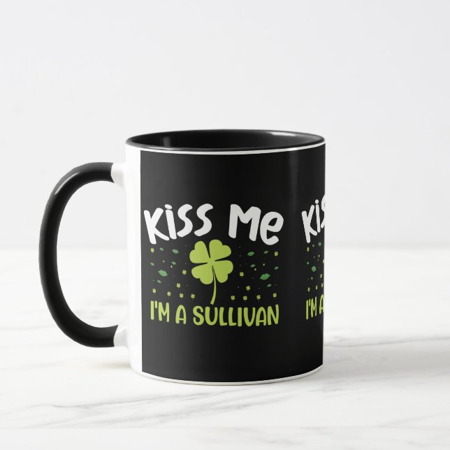 Kiss Me I bin Sullivan - Nachname Sullivan Tasse (Links)
