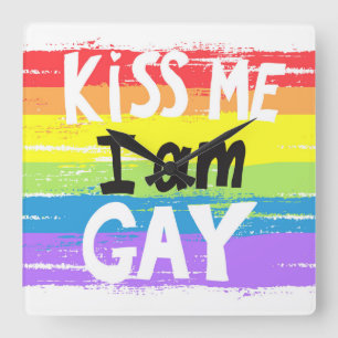 Kiss Me I is Gay Quadratische Wanduhr
