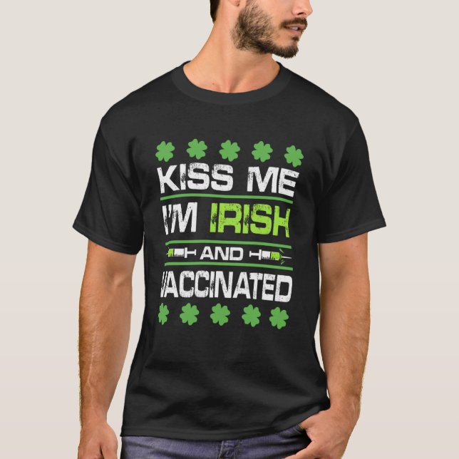 Kiss Me Ich bin irisch und geimpft St Patrick Day  T-Shirt (Vorderseite)