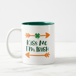 Kiss Me Ich bin keine irische Funny Paddy's Drinki Zweifarbige Tasse