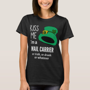 Kiss Me Ich bin Mail Carrier oder Irisch, oder Bet T-Shirt