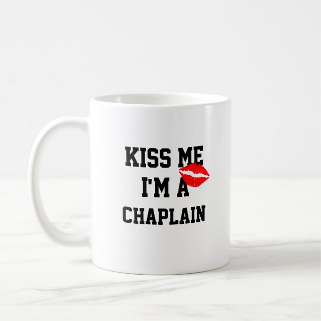 Kiss Me Im A Chaplain Tasse (Links)