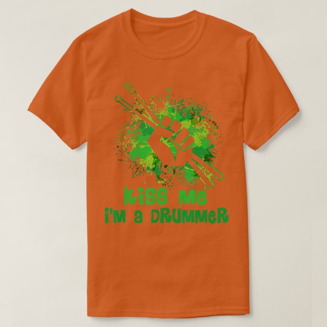 Kiss Me Im a Drummer Fist Drum Sticks St Patricks T-Shirt (Design vorne)