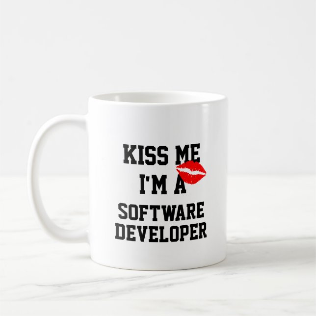 Kiss Me Im A Software Developer Tasse (Links)