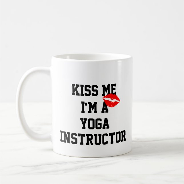 Kiss Me Im A Yoga Instructor Tasse (Links)