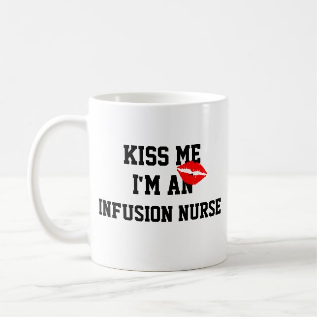 Kiss me im an Infusion Nurse Tasse (Links)