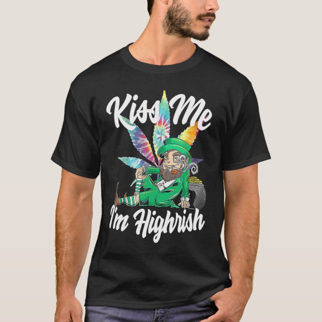 Kiss Me I'm Highrish  St Patricks Day Weed Stoner T-Shirt (Vorderseite)