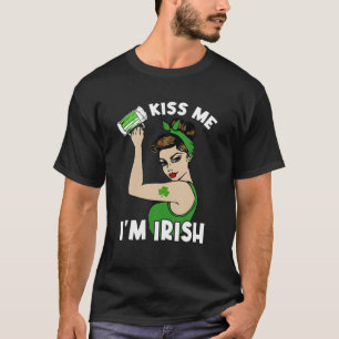 Kiss Me I'm Irish Beer Drinking Leprechaun St Patr T-Shirt