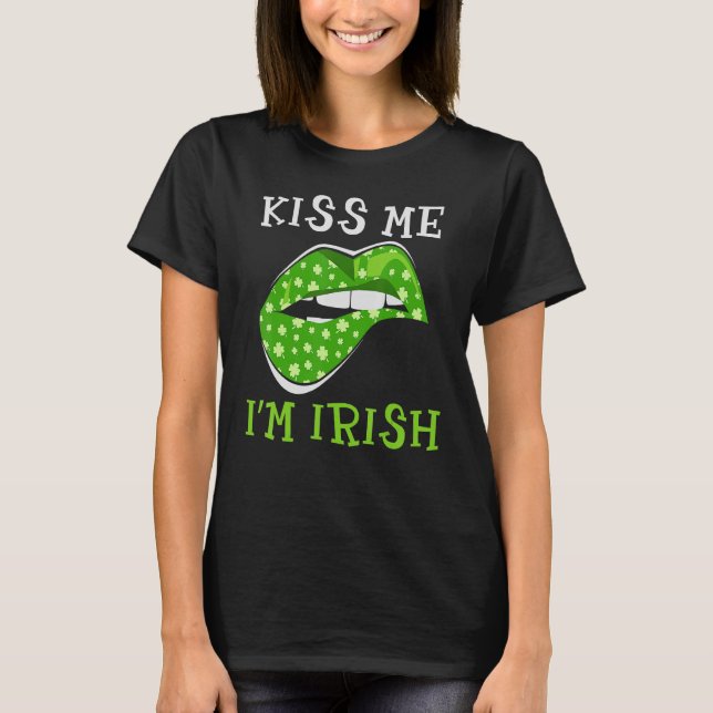 Kiss Me I'm Irish Lips St Patrick's Day Kleeblatt T-Shirt (Vorderseite)