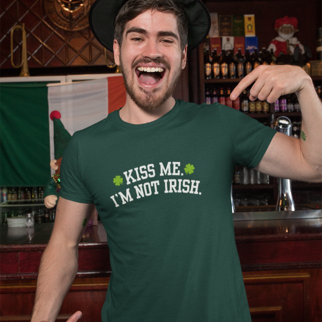 Kiss me I'm Not Irish Funny St Patrick Day T-Shirt (Von Creator hochgeladen)