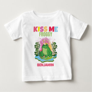 KISS MIR FROGGY PERSONALISIERTE, FARBHAFTE KINDER BABY T-SHIRT