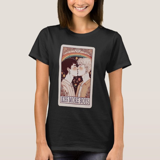Kiss More Boys Gay Kissing für Gay Pride Monat T-Shirt (Vorderseite)