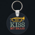 Kiss my Brass Funny Trumpet Player Puns Schlüsselanhänger<br><div class="desc">Funny Trompet Player Design für diejenigen,  die Messing musical Instrument in einer Musikband,  Orchester oder musikalische Aufführung spielen. Coole Vintage Retro Jazz Musikgenuss für Musiker und Marching Bandmitglied. Ideal für Musiklehrer,  Orchesterfans und diejenigen,  die Liebe haben Trompete zu spielen. Großartiges Weihnachtsgeschenk und Geburtstagsgeschenk für Familien und Freunde.</div>