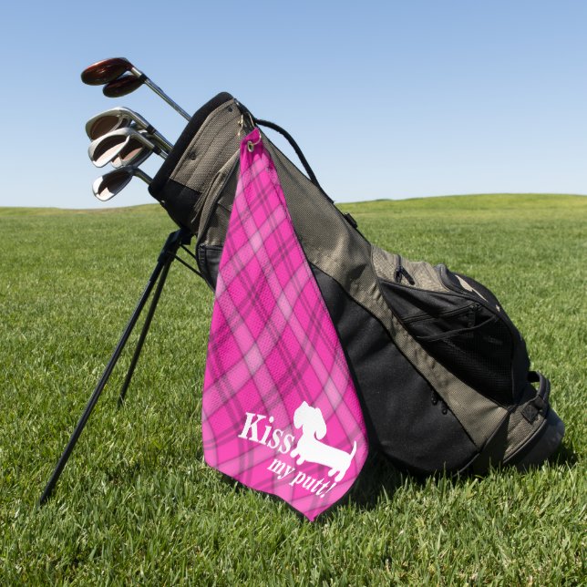 Kiss My Putt Funny Pink Plaid Dachshund Golf Towel Golfhandtuch (Gras)