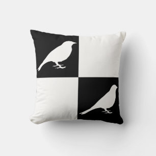 Kissen aus schwarzem und weißem Bird