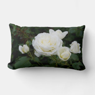Kissen (Lumbar) mit weißen Rosen