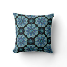 Kissen mit blauen Medallien