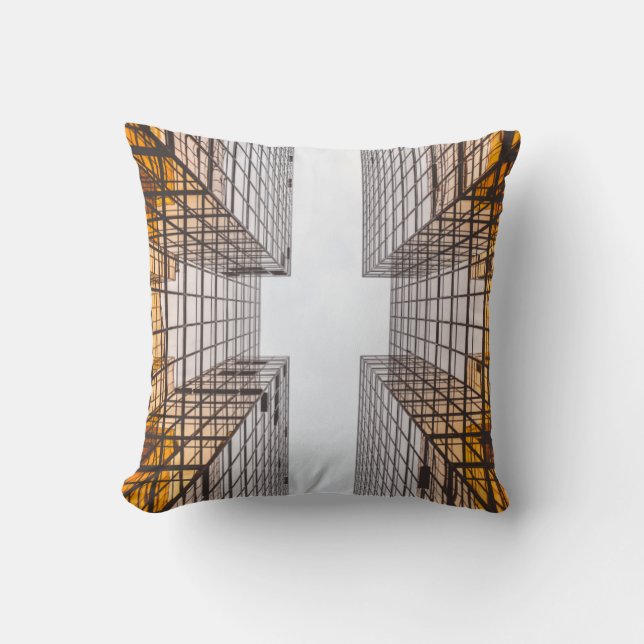 Kissen mit geometrischem weißgoldbraunem Dekor (Vorderseite)