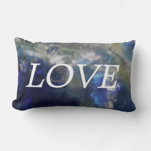 Kissen mit grünem Efeu und Liebe als Inspiration