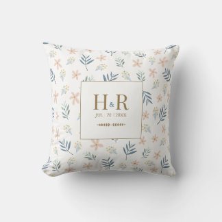 Kissen mit Monogramm für eine Wildblumen-Hochzeit