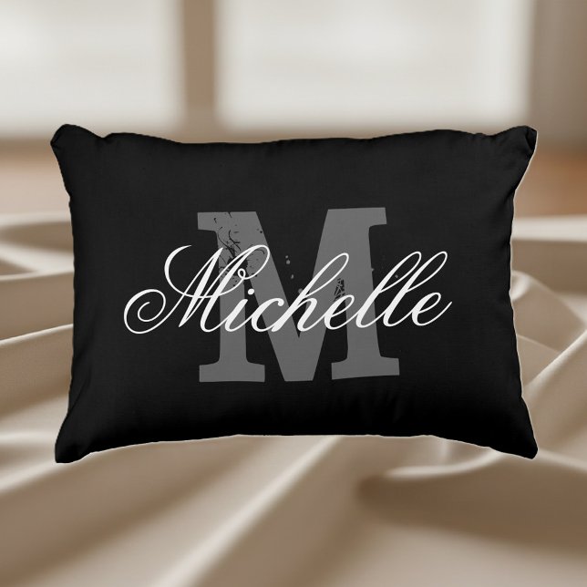 Kissen mit schwarz-weißem Akzent (monogram accent pillow)