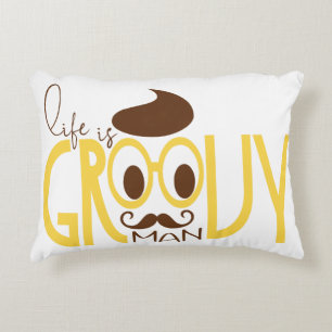 Kissen mit Typografie-Druck und Hipster-Brille