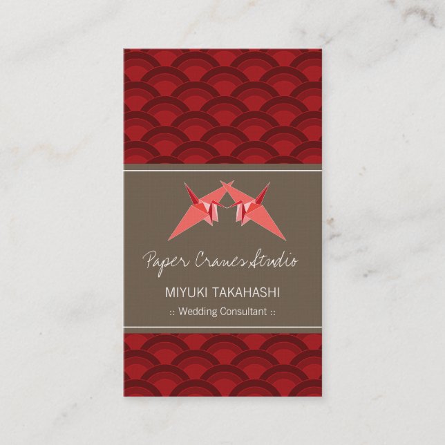 Kissing Origami Paper Cranes & Red Scallop Muster Visitenkarte (Vorderseite)