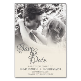 Kissing Wedding Couple in Monochrome Tischnummer