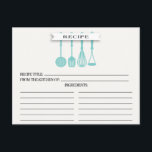 Kitchen Blue Utensitic Brautparty Recipe Cards Postkarte<br><div class="desc">Moderne Brautparty Kitchen Utensils Rezeptionskarten mit einem blauen Löffel, Spatel, Whisk & Masher mit einem stilvollen Banner, das das Set "Rezept" auf weißem Hintergrund zeigt. Die Vorderseite unserer Rezeptkarte bietet Platz für einen Rezeptitel, von der Küche der Zutaten Platz. Dreh unsere Rezeptkarte um die Anfahrtszeiten, die Vorbereitungszeit und die Gesamtzeit...</div>