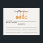 Kitchen Orange Utensities Brautparty Recipe Cards Postkarte<br><div class="desc">Moderne Brautparty Kitchen Utensils Rezeptionskarten mit einem orangefarbenen Löffel, Spatula, Whisk & Masher mit einem stilvollen Banner, der das Set "Rezept" auf weißem Hintergrund zeigt. Die Vorderseite unserer Rezeptkarte bietet Platz für einen Rezeptitel, von der Küche der Zutaten Platz. Dreh unsere Rezeptkarte um die Anfahrtszeiten, die Vorbereitungszeit und die Gesamtzeit...</div>