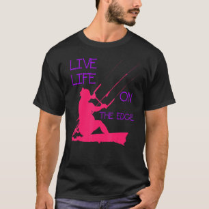 Kitesurfer reiten ein lebendiges Leben am Rande de T-Shirt