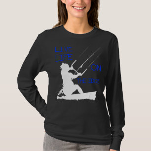 Kitesurfer reiten ein lebendiges Leben auf der Kan T-Shirt