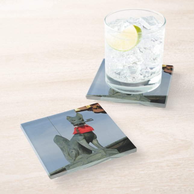 Kitsune キ ネ (Fox) mit Key in Mouth Glasuntersetzer (Schrägansicht)