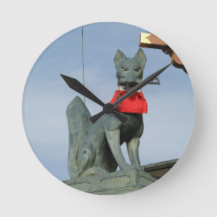 Kitsune キ ネ (Fox) mit Schlüssel im Mund Runde Wanduhr