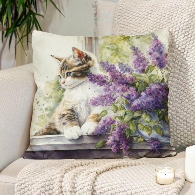 Kitten Cat Lavender Blume Fenster Sonnenlicht Kissen (Pillow with the watercolor painting of a cat and a vase of lavender flowers. )