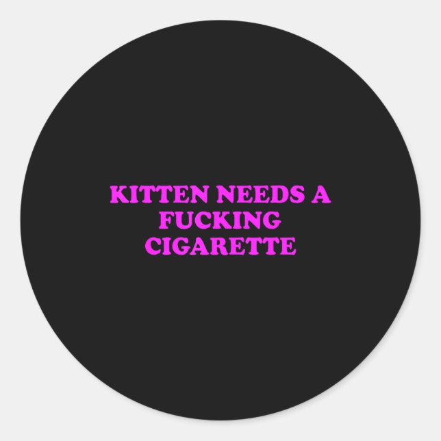 Kitten Needs A Foring Cigarette Funny Cat Meme Wom Runder Aufkleber (Vorderseite)