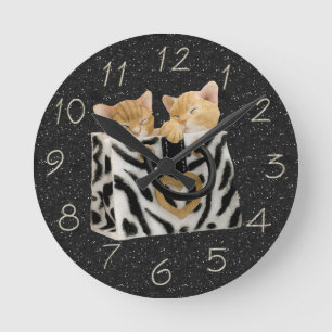 Kittens in Zebra Handbag Black Glitter Clock Runde Wanduhr